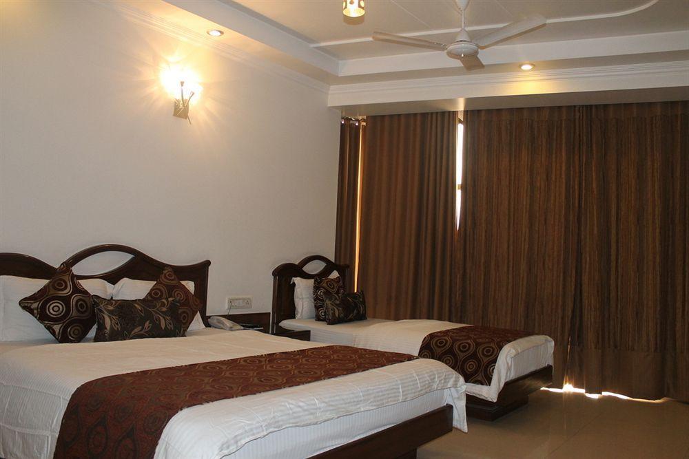 Hotel Shipra International New Delhi Exterior photo