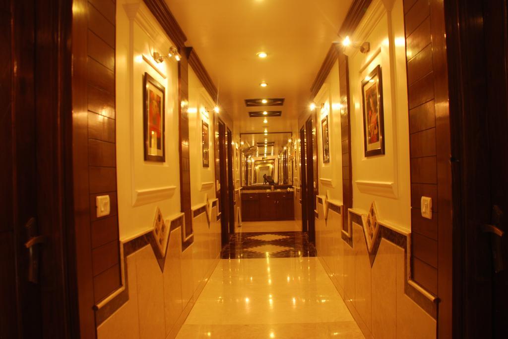 Hotel Shipra International New Delhi Interior photo